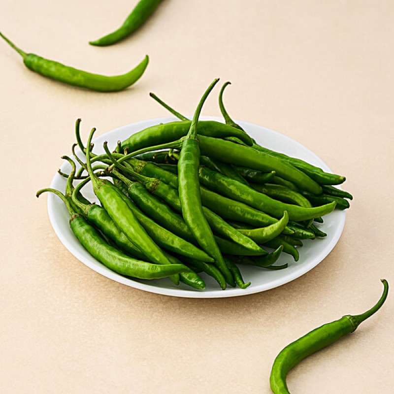 fresho! Green Long Chilli - Medium, 1 kg